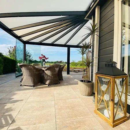 Hébergement de vacances Ferienhaus Luxchalet Vaju Ijsselview Direkt Am Fluss See Pool Park *