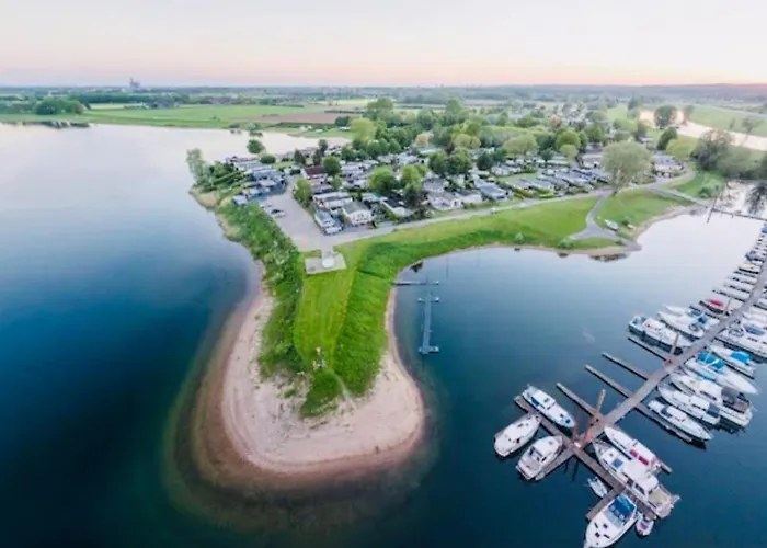 Hébergement de vacances Ferienhaus Luxchalet Vaju Ijsselview Direkt Am Fluss See Pool Park *